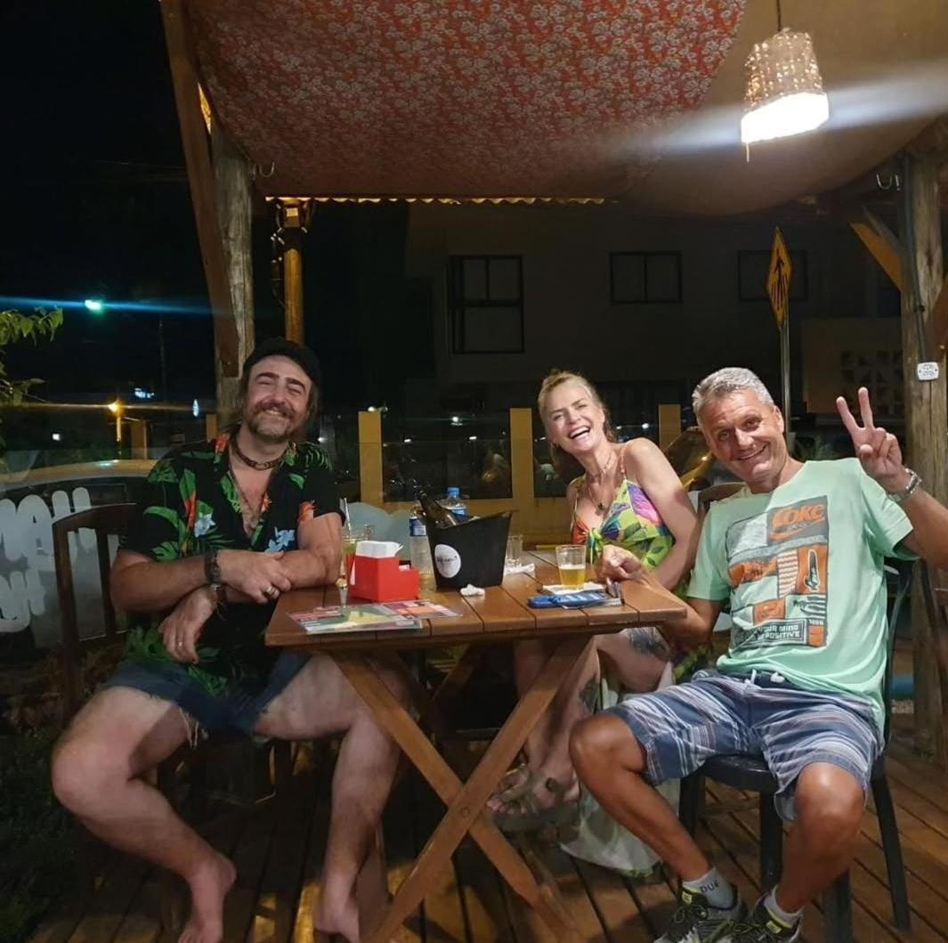 Hostel Vento Leste บอมบินญัส ภายนอก รูปภาพ